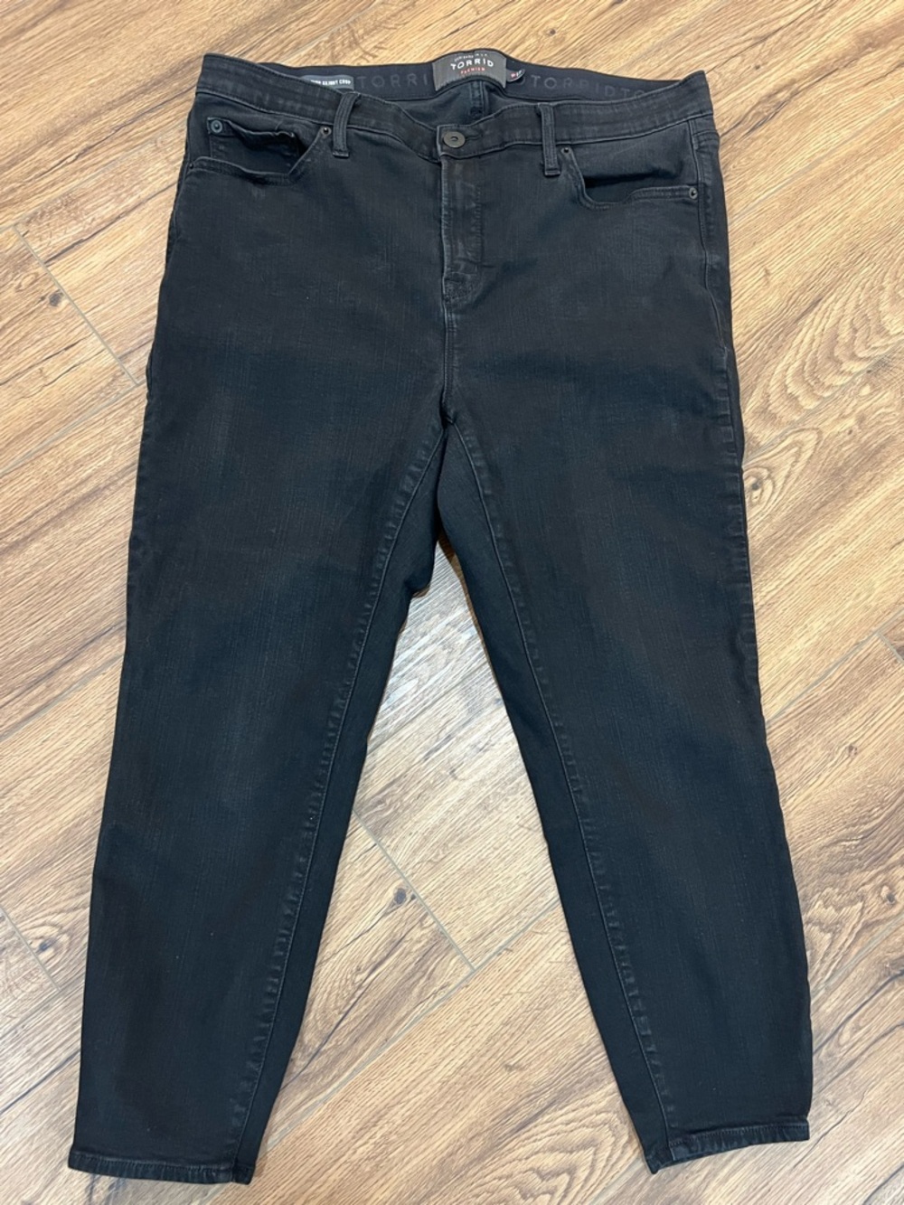 Torrid‎ Black Sky High Skinny Crop Jeans size 18